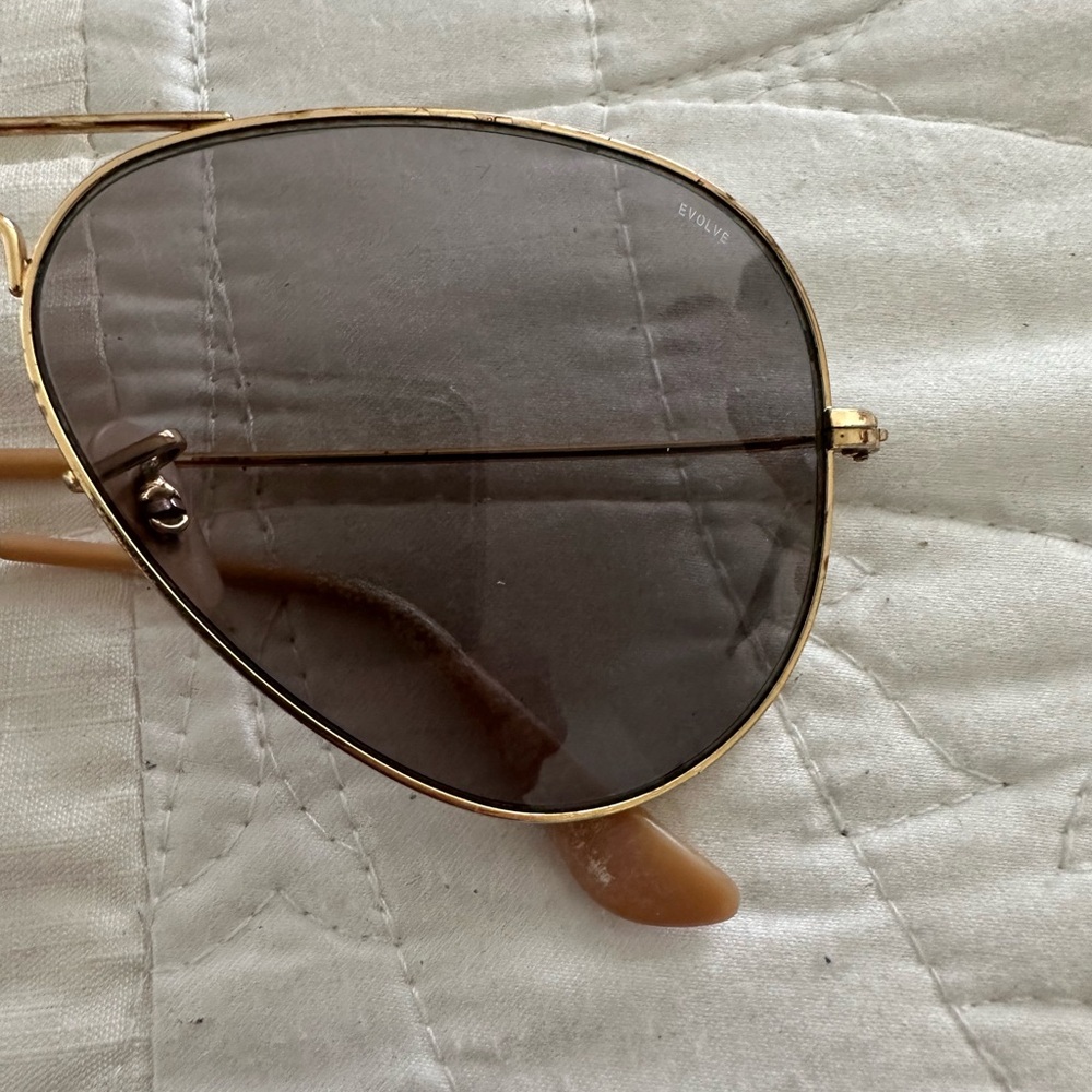 Ray-Ban Classic Gold Aviators - Picture 3 of 6